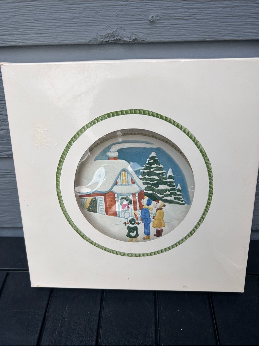 1978 "White Christmas" collector plate from the Songs of Christmas - Vernon Ware